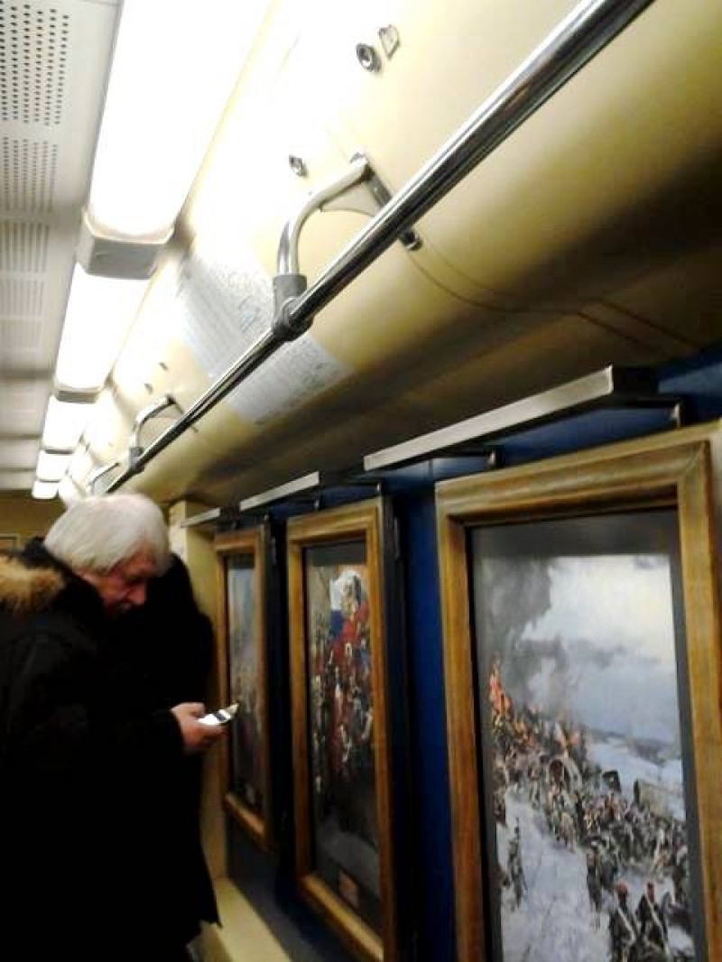 Ugyan a magas művészet nem mindenkit ejt rabul este kilenckor a metrón, de a kezdeményezés igazán hiánypótló.